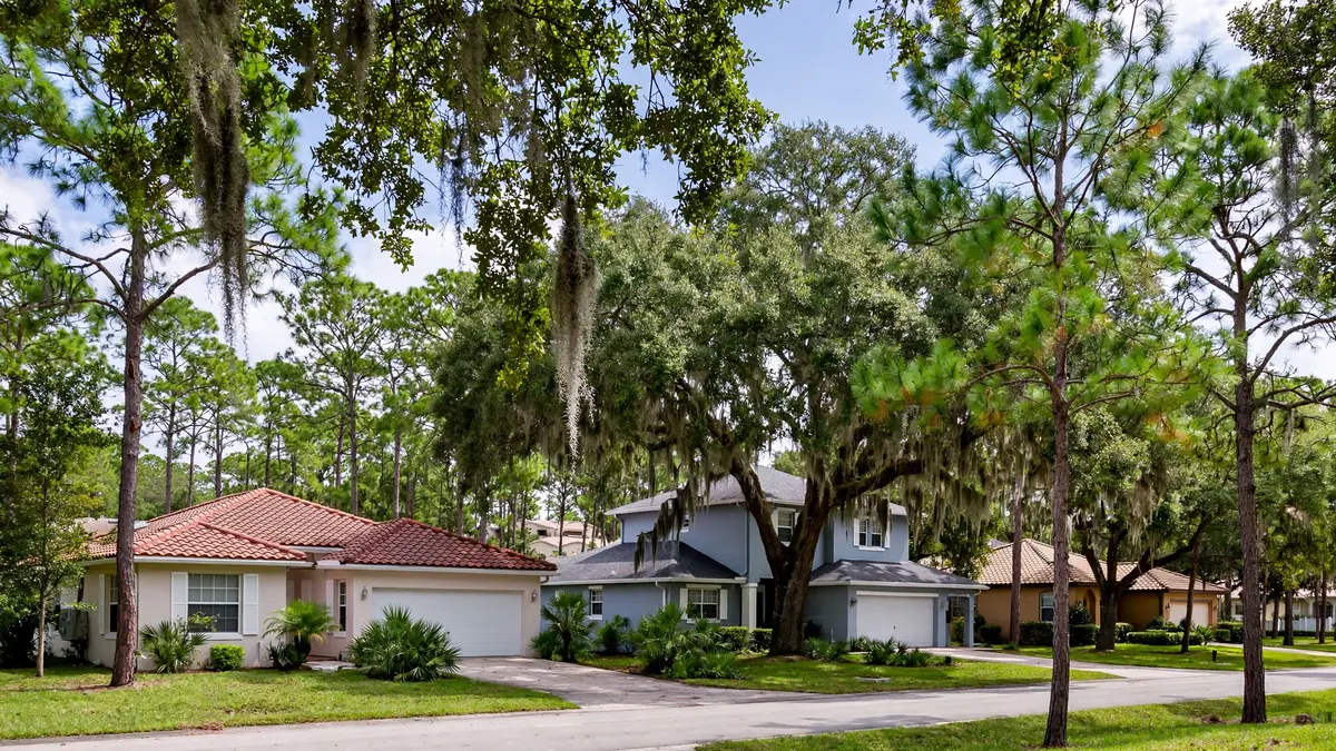 Homes among pine and oak trees in Oakwood Hills, Hollywood FL