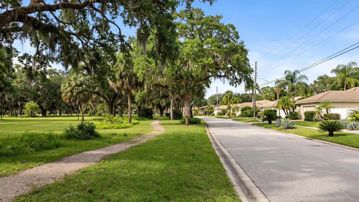 Homes bordering a green park in Park East, Hollywood FL