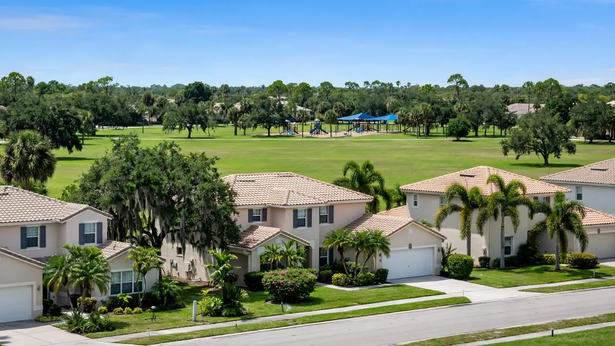 Family homes facing the park in Parkside, Hollywood FL